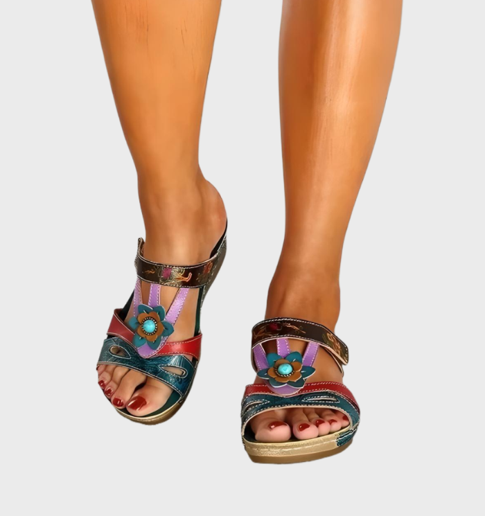 Malani - lichtgewicht en antislip bohemien slip-on sandalen met bloemen en handgestikt