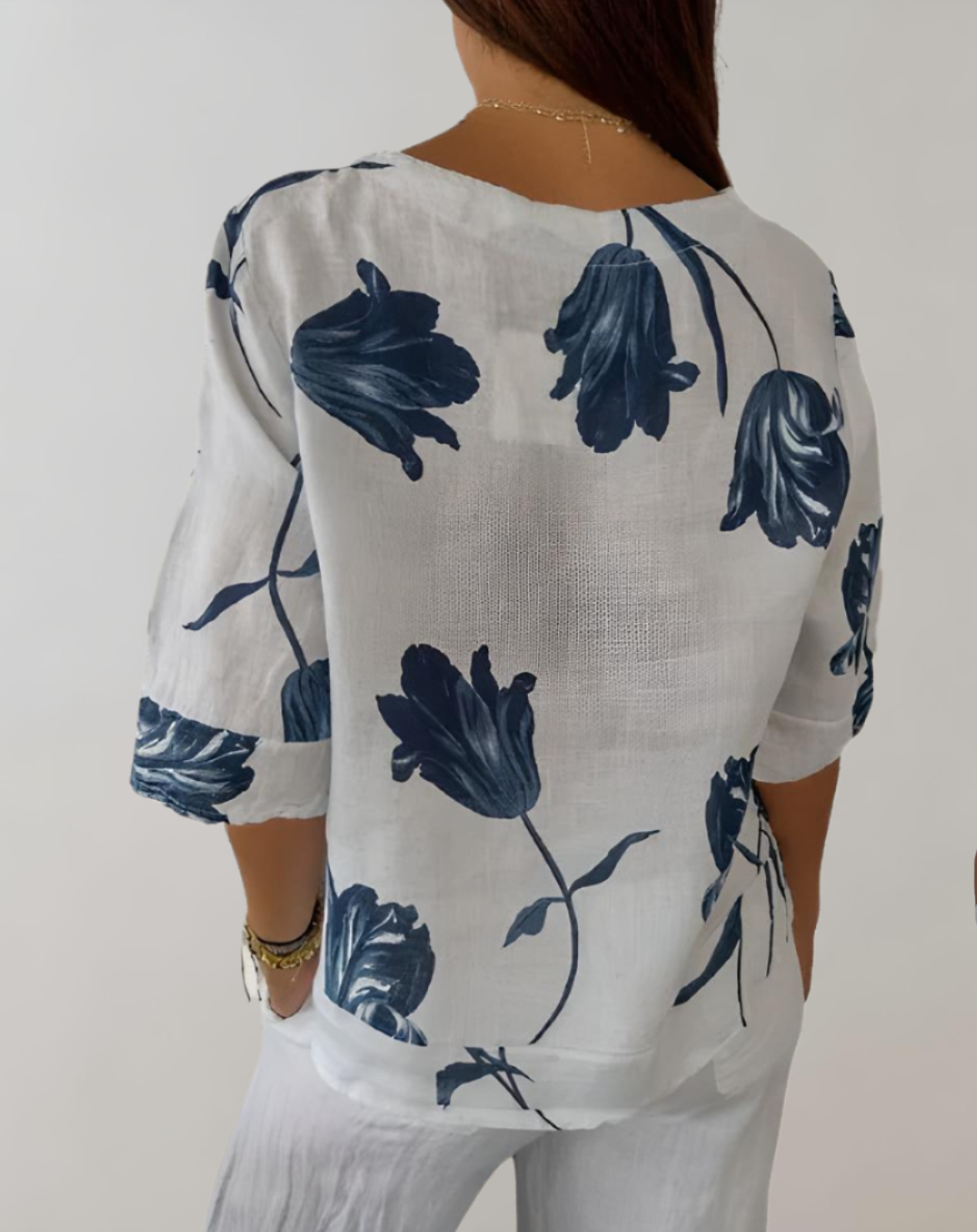 Rosie - Loose fit top met 3/4 mouwen, bloemmotief, ronde hals en knoopsluiting