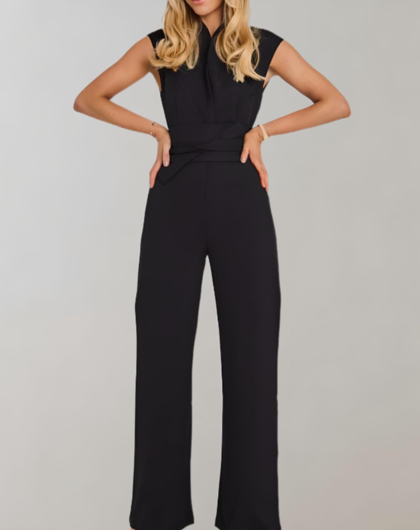 Elena - geraffineerde jumpsuit met een gedefinieerde tailleband, korte mouwen en wijde pijpen