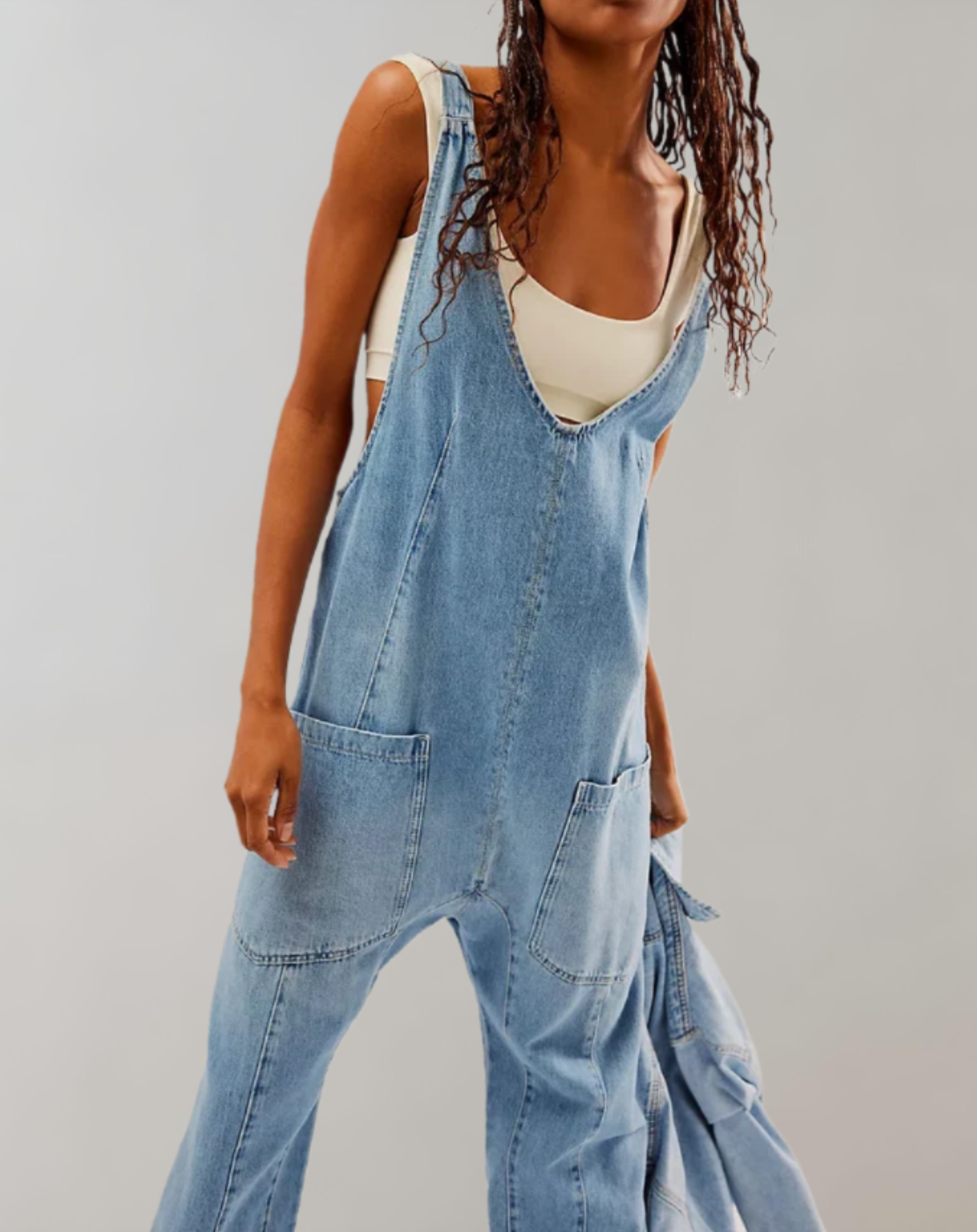 Zaniah - mouwloze denim jumpsuit met diepe V-hals en meerdere zakken